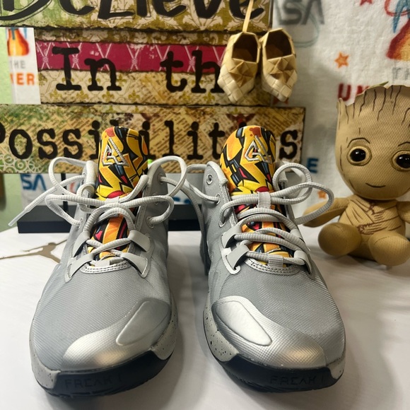 Nike Freak 1 GS, Metallic Silver. - Picture 8 of 13